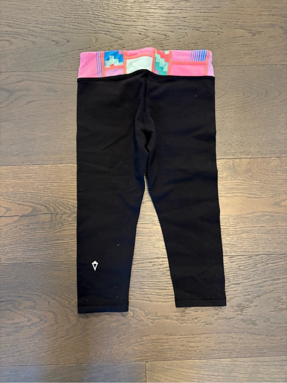Ivivva by Lululemon girls black crops sz 6 new